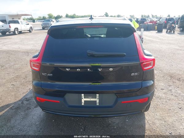 2025 VOLVO XC40 B5 PLUS DARK THEME