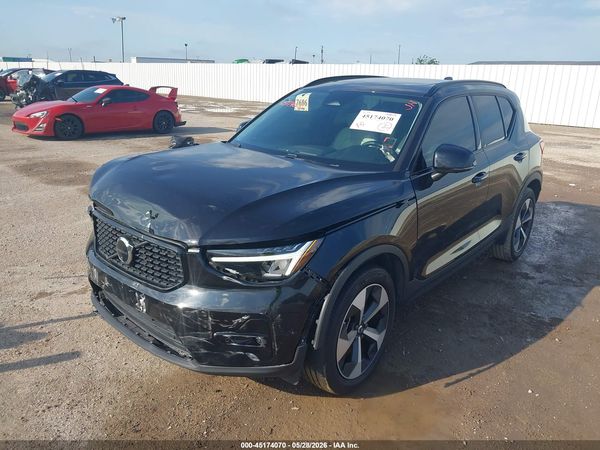 2025 VOLVO XC40 B5 PLUS DARK THEME
