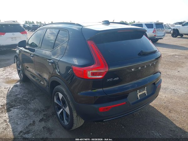 2025 VOLVO XC40 B5 PLUS DARK THEME