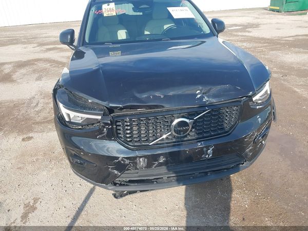 2025 VOLVO XC40 B5 PLUS DARK THEME