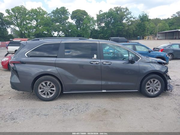 2025 TOYOTA SIENNA XLE 8 PASSENGER