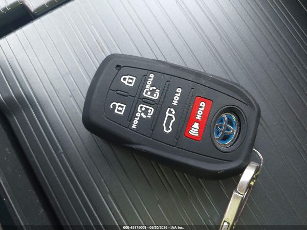 2025 TOYOTA SIENNA XLE 8 PASSENGER