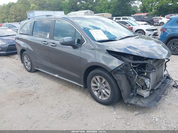 2025 TOYOTA SIENNA XLE 8 PASSENGER