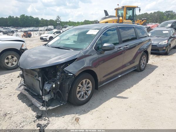 2025 TOYOTA SIENNA XLE 8 PASSENGER