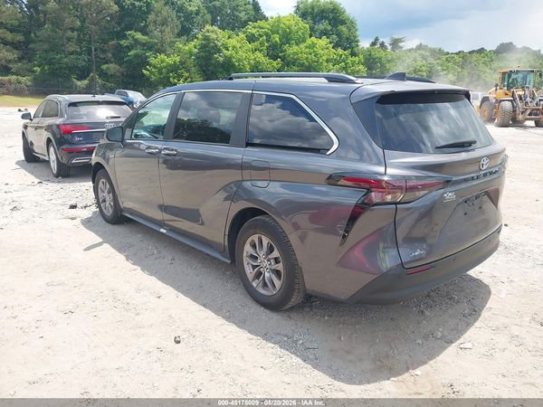 2025 TOYOTA SIENNA XLE 8 PASSENGER