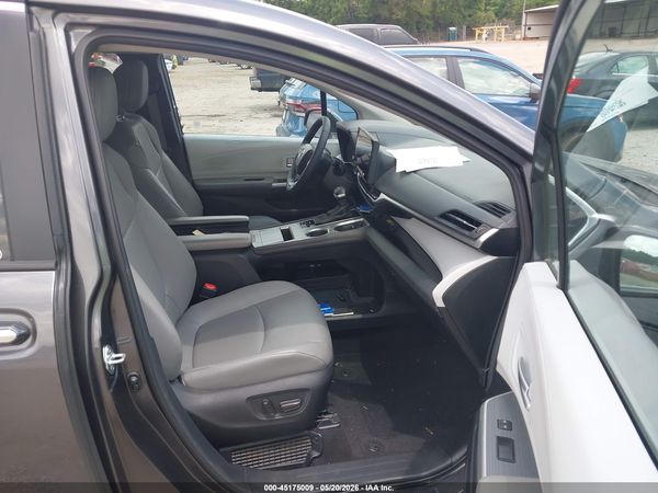 2025 TOYOTA SIENNA XLE 8 PASSENGER