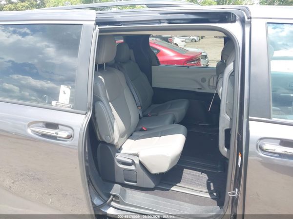 2025 TOYOTA SIENNA XLE 8 PASSENGER