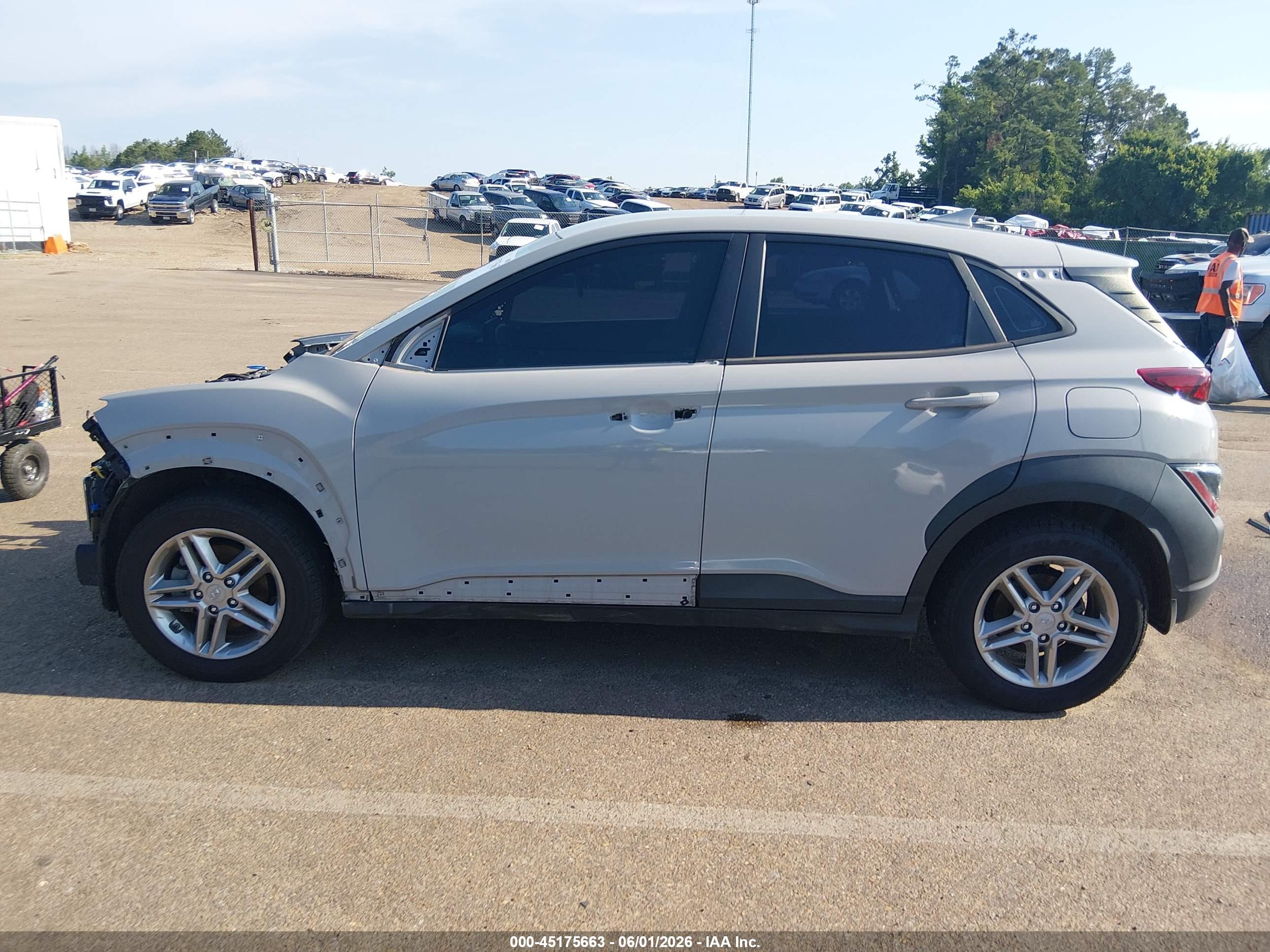 2022 HYUNDAI KONA SE
