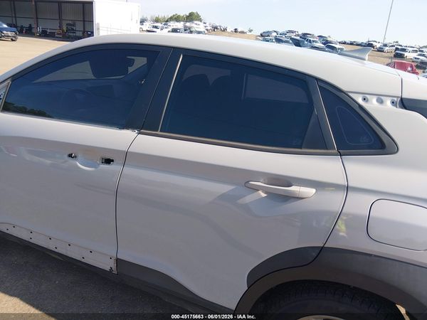 2022 HYUNDAI KONA SE