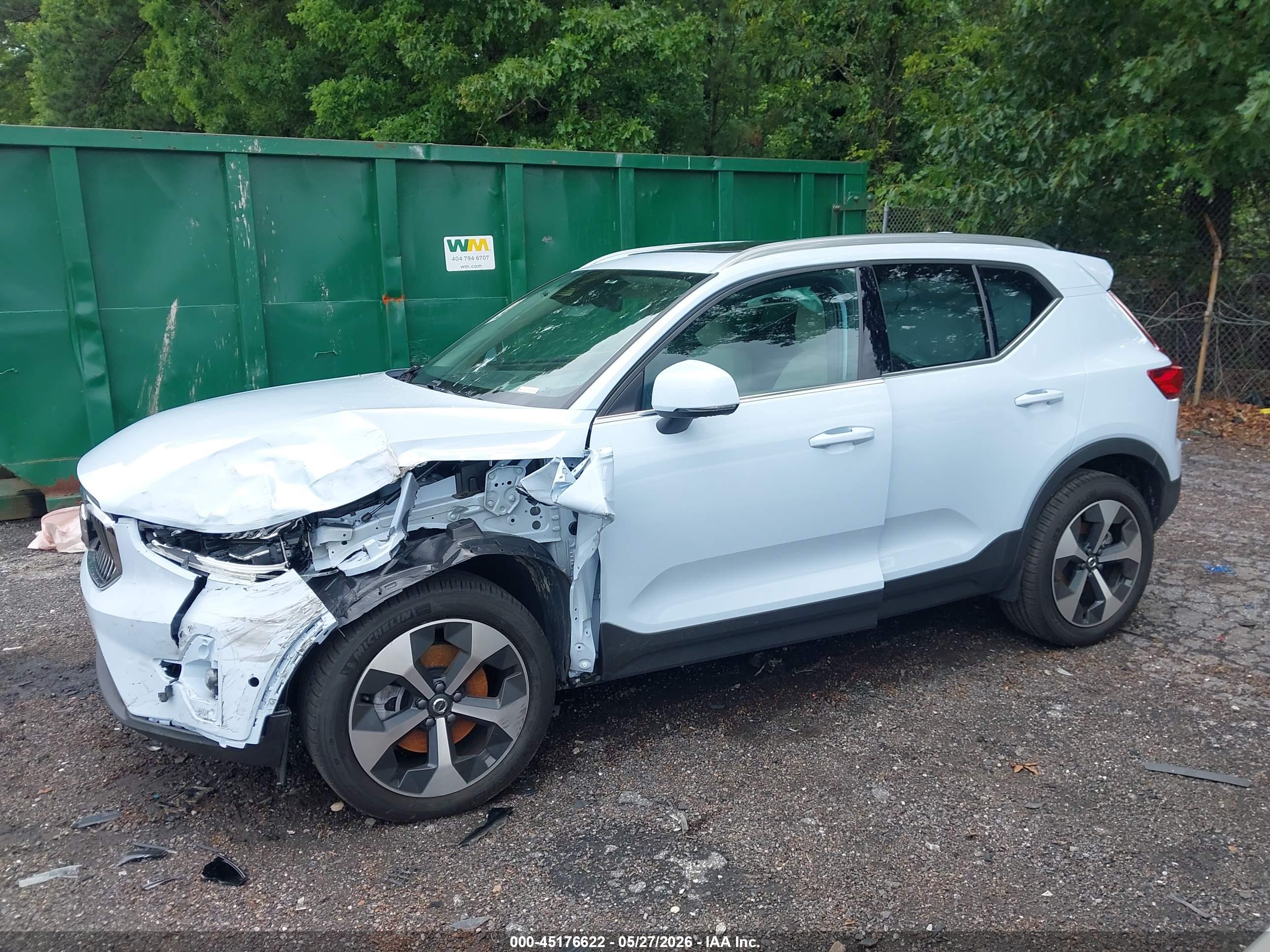 2025 VOLVO XC40 B5 PLUS BRIGHT THEME