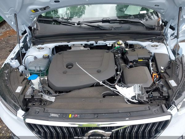2025 VOLVO XC40 B5 PLUS BRIGHT THEME