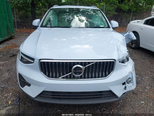 2025 VOLVO XC40 B5 PLUS BRIGHT THEME