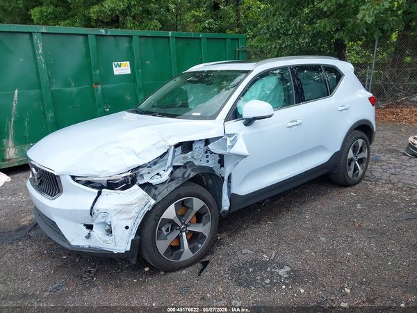 2025 VOLVO XC40 B5 PLUS BRIGHT THEME