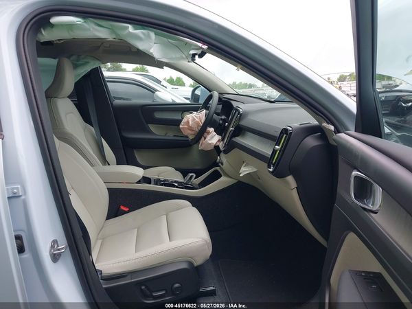 2025 VOLVO XC40 B5 PLUS BRIGHT THEME