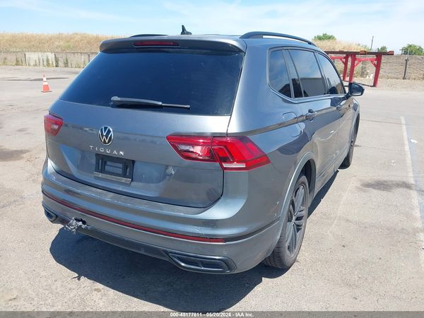 2022 VOLKSWAGEN TIGUAN 2.0T SE R-LINE BLACK — I4