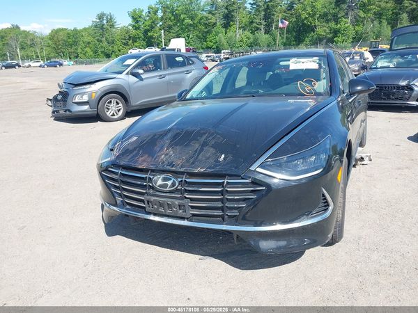 2022 HYUNDAI SONATA SE
