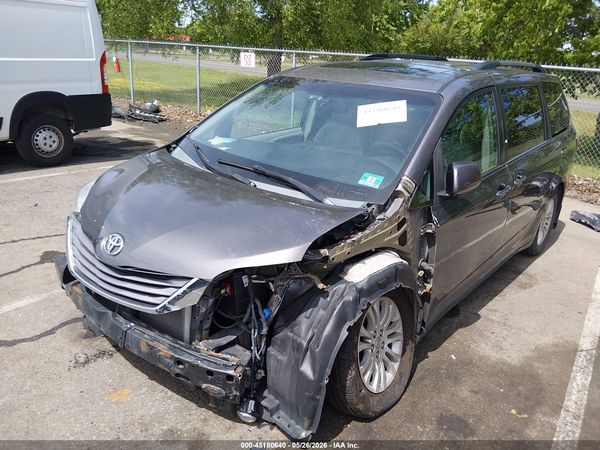 2015 TOYOTA SIENNA — I2