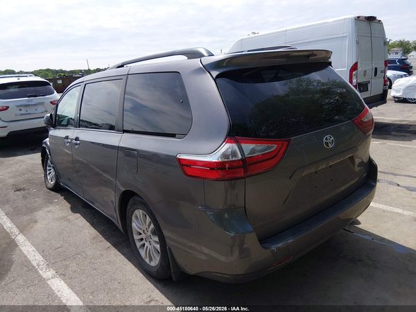 2015 TOYOTA SIENNA XLE 8 PASSENGER — I3