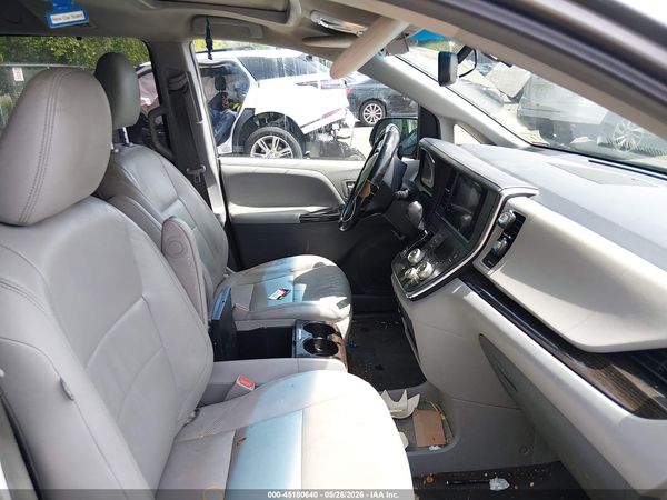 2015 TOYOTA SIENNA XLE 8 PASSENGER — I5