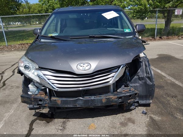 2015 TOYOTA SIENNA XLE 8 PASSENGER — I6