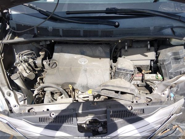 2015 TOYOTA SIENNA XLE 8 PASSENGER — I10