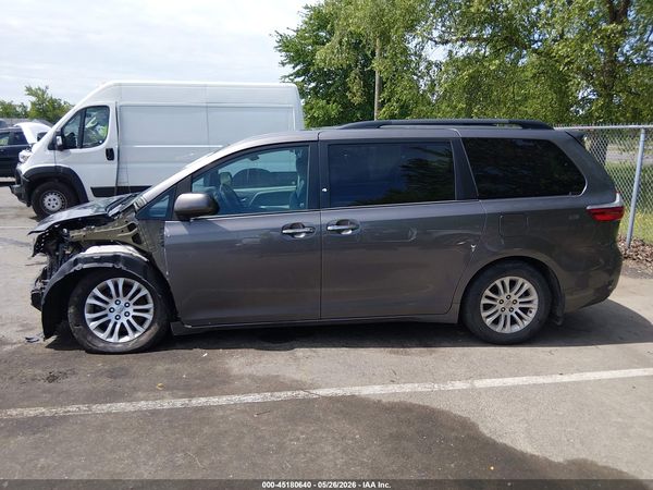 2015 TOYOTA SIENNA XLE 8 PASSENGER — I117