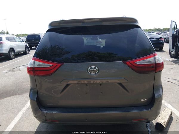 2015 TOYOTA SIENNA XLE 8 PASSENGER — I119