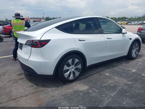 2024 TESLA MODEL Y