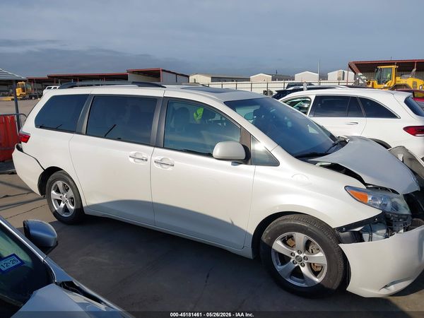 2017 TOYOTA SIENNA XLE PREMIUM 8 PASSENGER