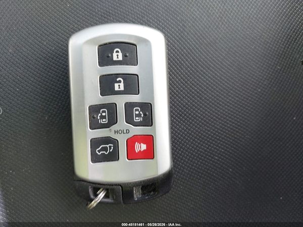 2017 TOYOTA SIENNA XLE PREMIUM 8 PASSENGER