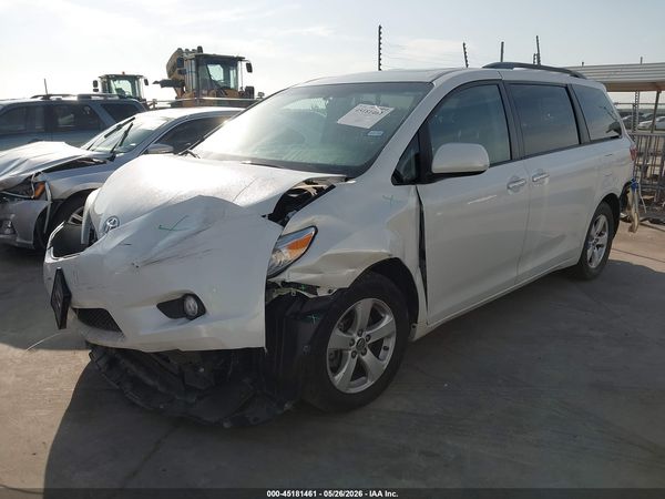 2017 TOYOTA SIENNA XLE PREMIUM 8 PASSENGER