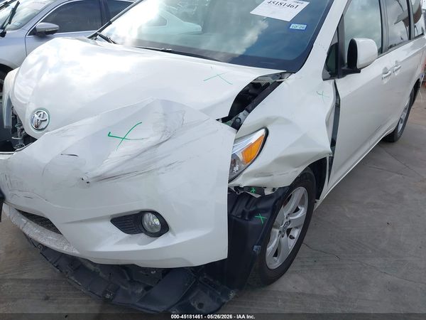 2017 TOYOTA SIENNA XLE PREMIUM 8 PASSENGER