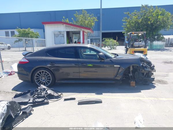 2012 PORSCHE PANAMERA 4