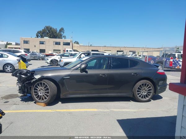 2012 PORSCHE PANAMERA 4