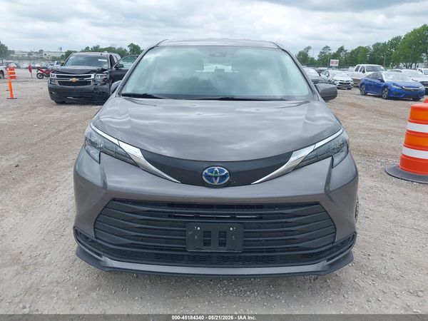 2024 TOYOTA SIENNA LE
