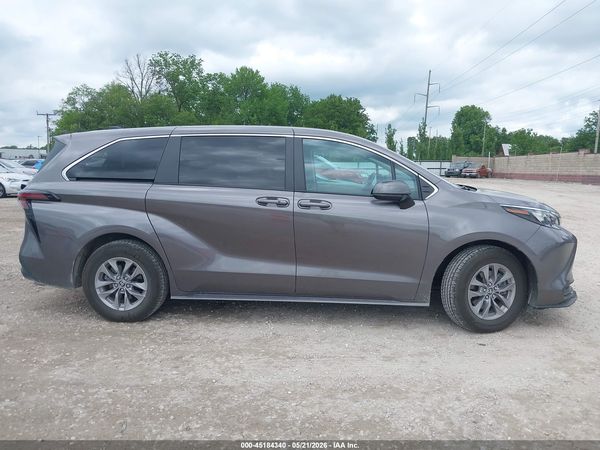 2024 TOYOTA SIENNA LE