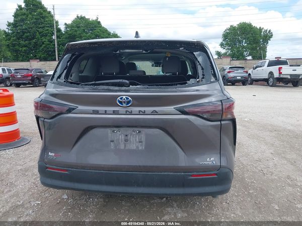 2024 TOYOTA SIENNA LE