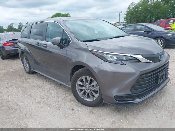 2024 TOYOTA SIENNA LE