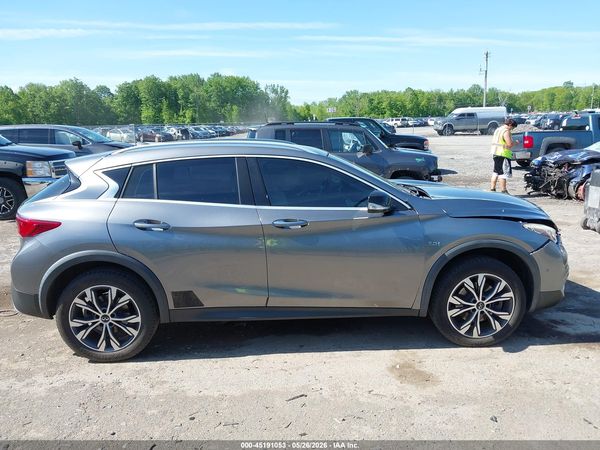 2017 INFINITI QX30 LUXURY/PREMIUM