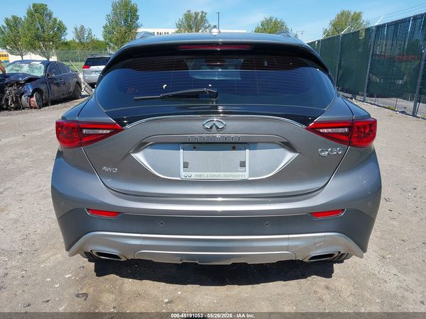 2017 INFINITI QX30 LUXURY/PREMIUM