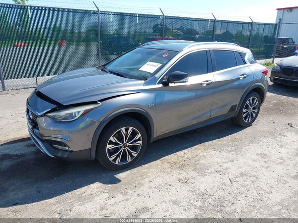 2017 INFINITI QX30 LUXURY/PREMIUM
