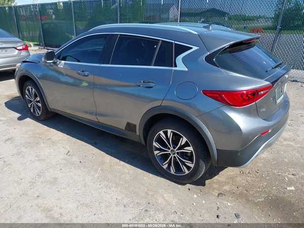 2017 INFINITI QX30 LUXURY/PREMIUM