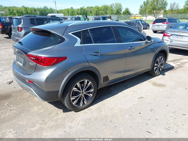 2017 INFINITI QX30 LUXURY/PREMIUM