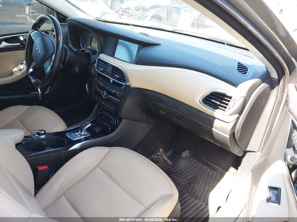 2017 INFINITI QX30 LUXURY/PREMIUM