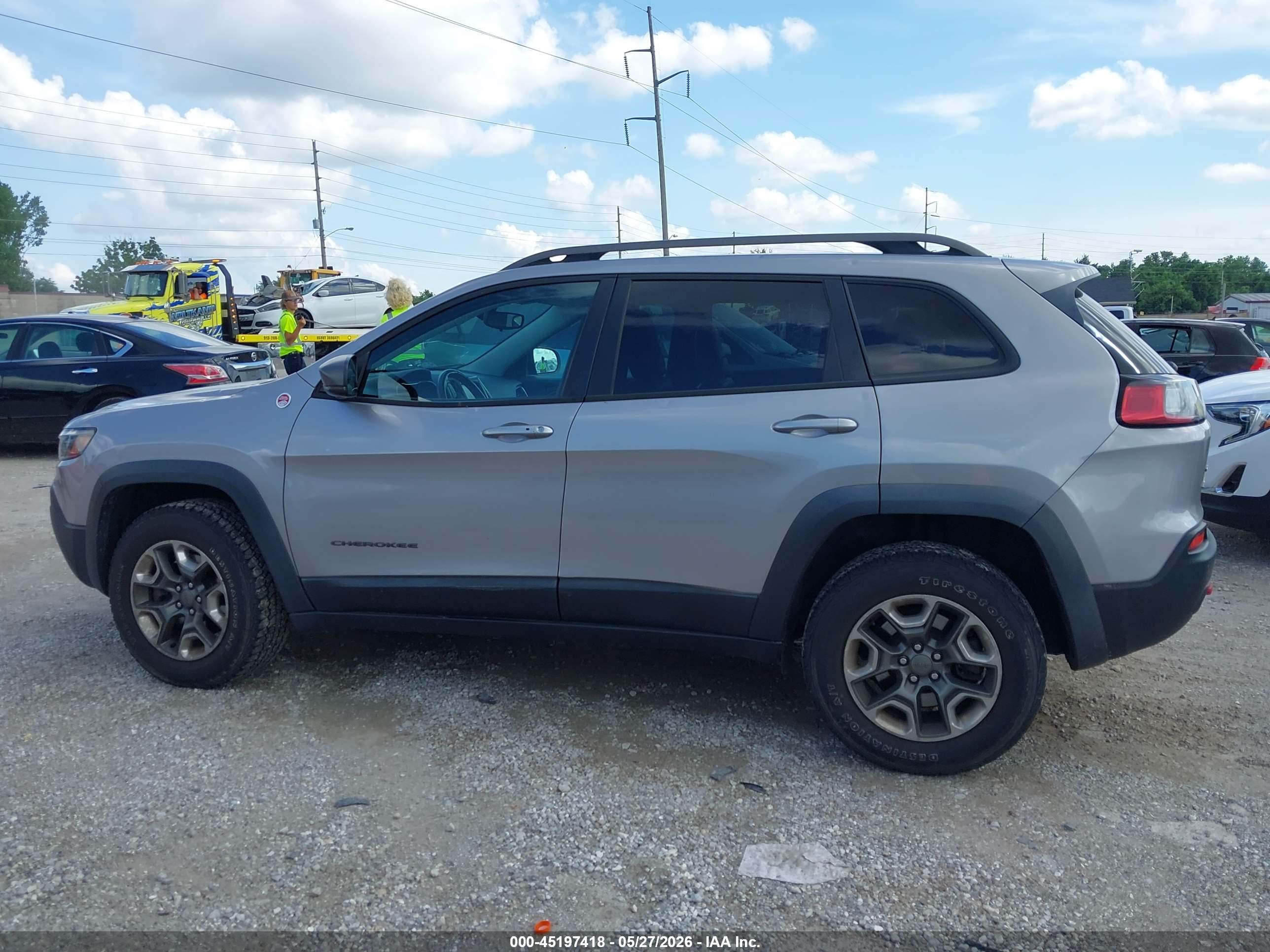 2019 JEEP CHEROKEE TRAILHAWK 4X4