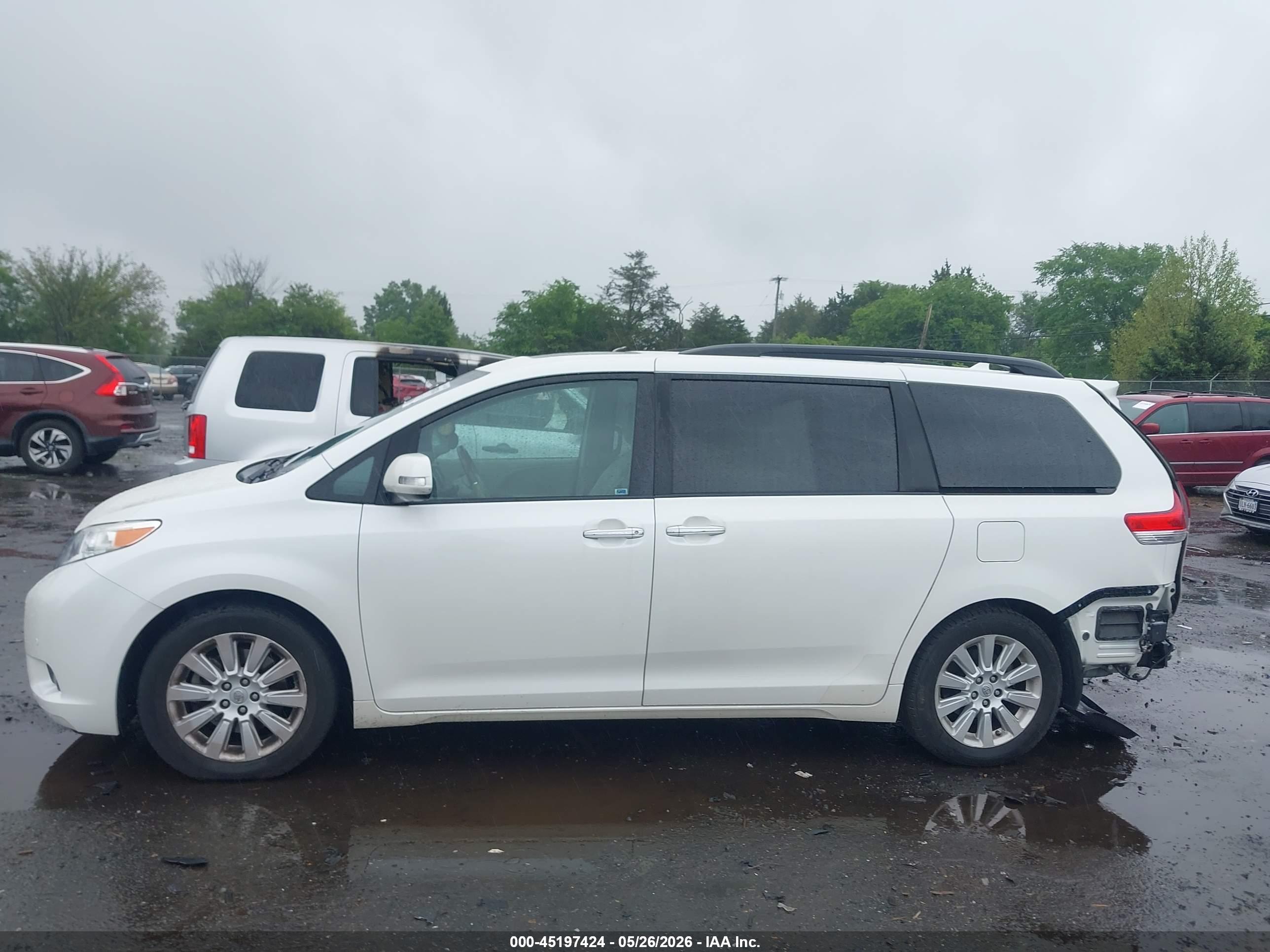 2014 TOYOTA SIENNA LIMITED V6 7 PASSENGER