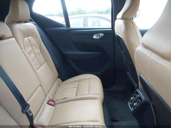 2022 VOLVO XC40 T5 INSCRIPTION