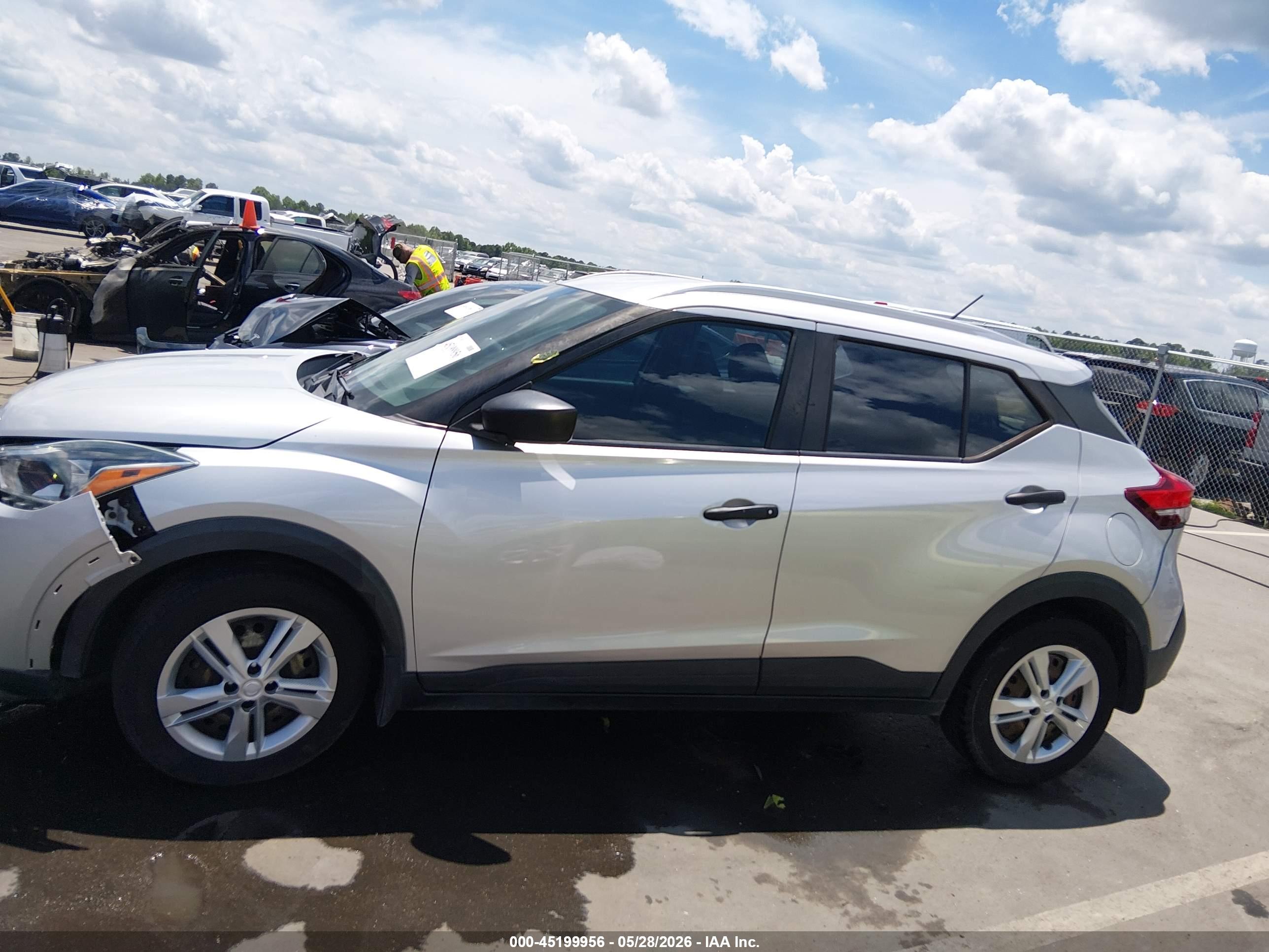 2019 NISSAN KICKS S