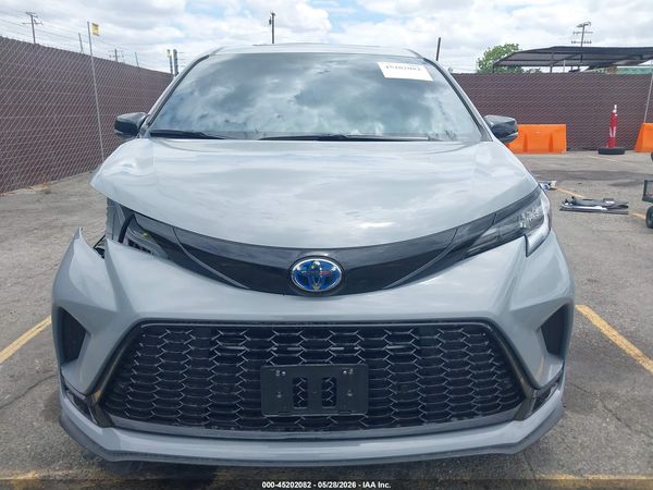 2025 TOYOTA SIENNA XSE