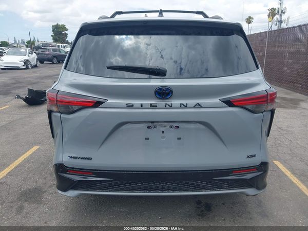 2025 TOYOTA SIENNA XSE